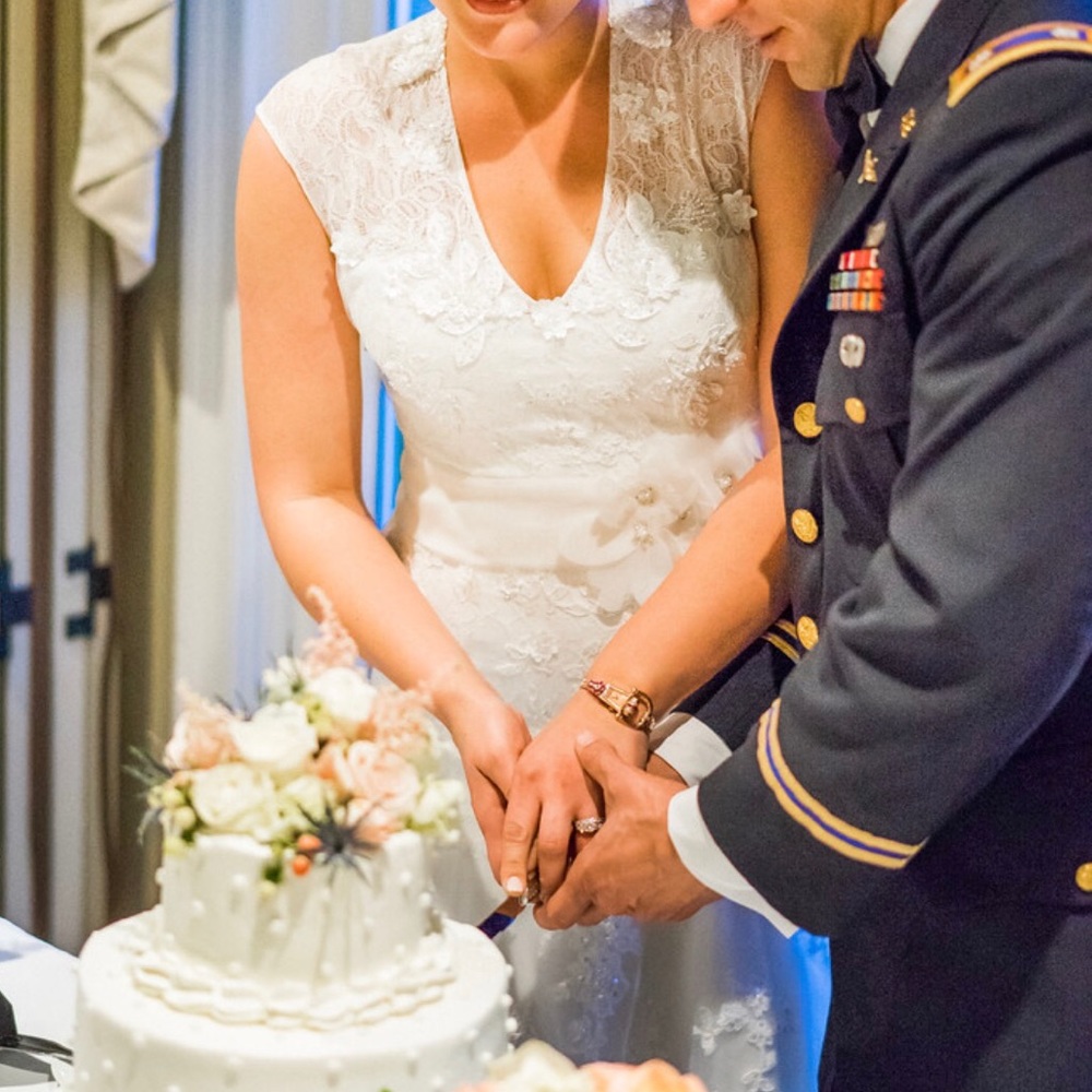 Wedding Dress. Wears like sz 10 (actual 14sz)
